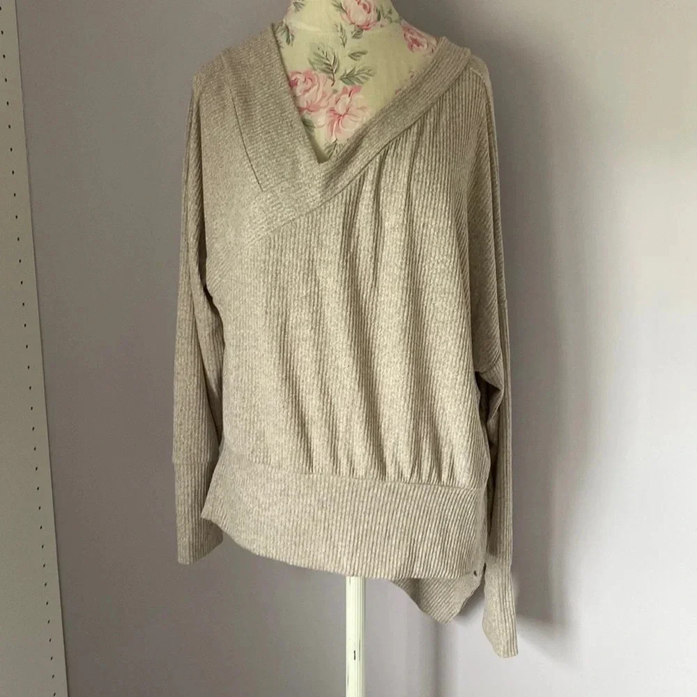 Stella & Dot double v sweater size small - Picture 3 of 13